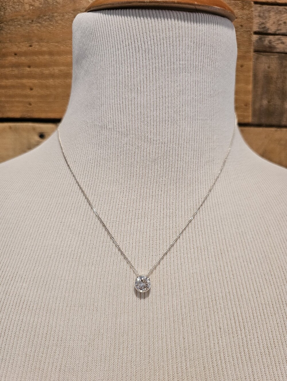 Sterling Silver One Carat Mossanite Solitare Pendant Necklace In A Bezel Setting - Picture 3 of 8